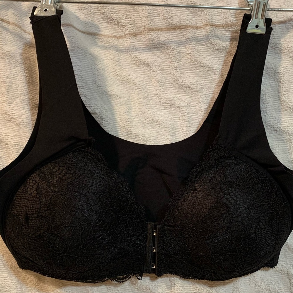 Front close lightly lined bra